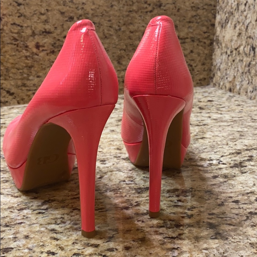 Heels - Picture 2 of 4